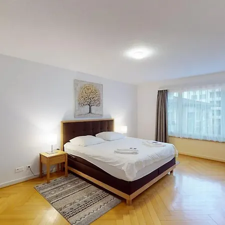 Bright 1 Bedroom Flat In The Centre *