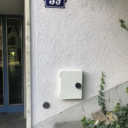 Bright 1 Bedroom Flat In The Centre *